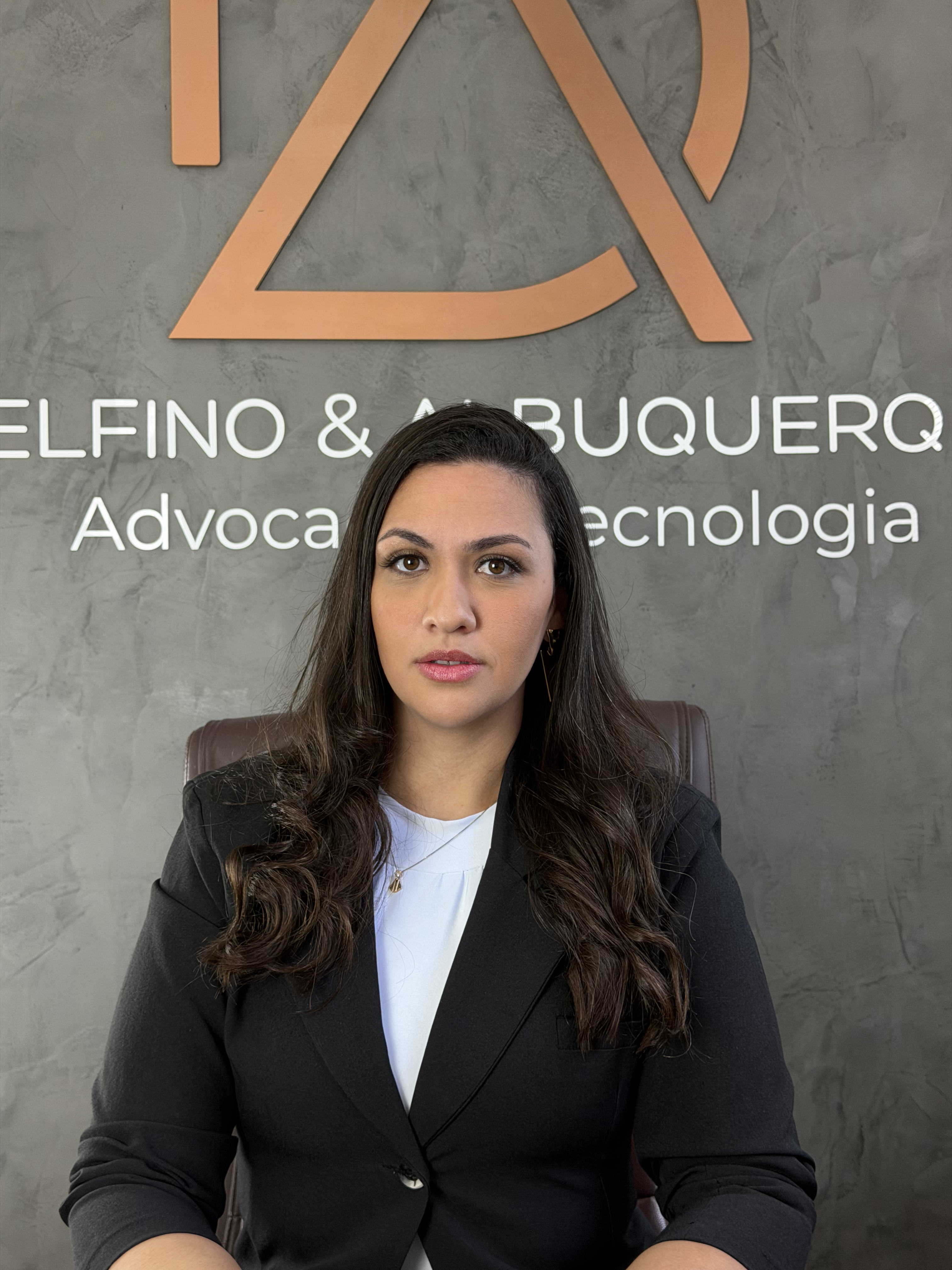Laura Fernanda - Advogada associada